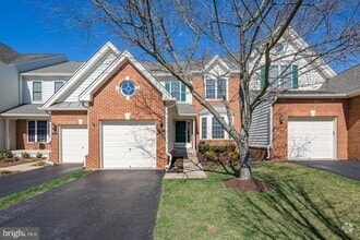 Building Photo - 5610 Wheelwright Way