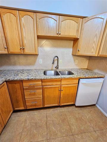 Foto del edificio - 9825 Valley Meadow Ct