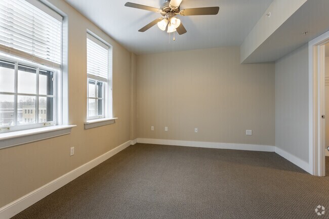 1HAB,1BA,688SF - St.Joseph - The Lasalle Apartments