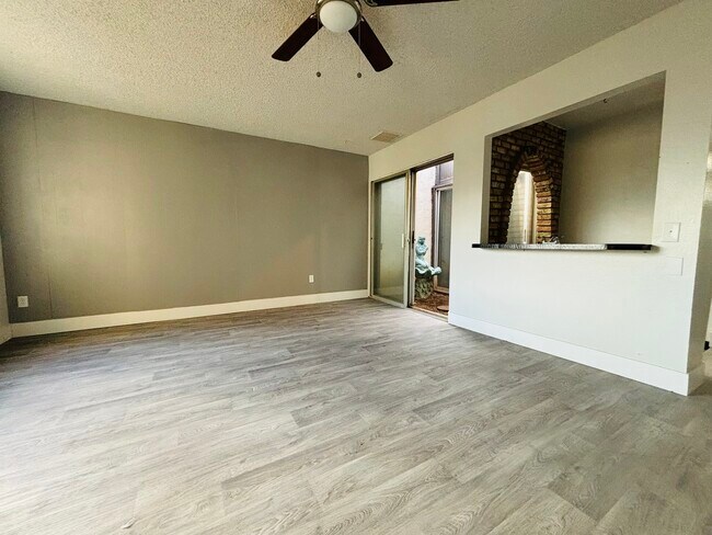 Building Photo - 4766 W Palmaire Ave