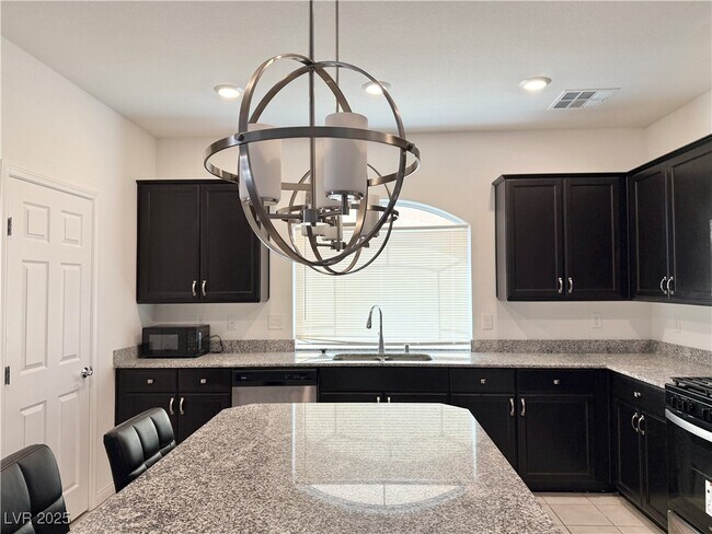 Foto del edificio - 7777 S Westwind Rd