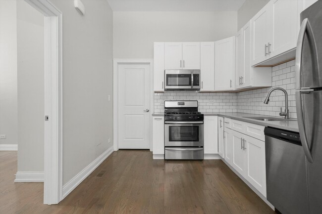 Photo - 1946 S Racine Ave Apartment