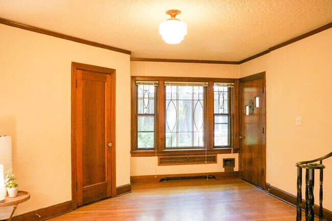 Foto del edificio - Stunning 1930s Townhouse in Spanish-style ...