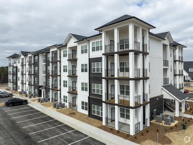 Building Photo - Gateway Village at Swan Creek