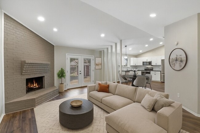 Photo - 1300 Timbercrest Dr House