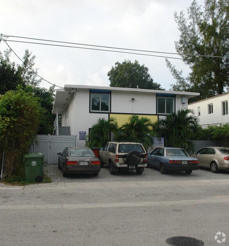 Foto del edificio - 560 NE 63rd St