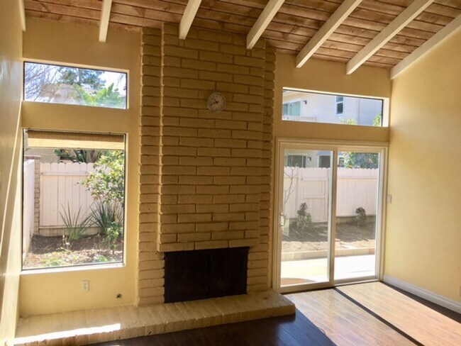 Foto del edificio - University Park Home! 4 Bedroom 2 Bath Att...