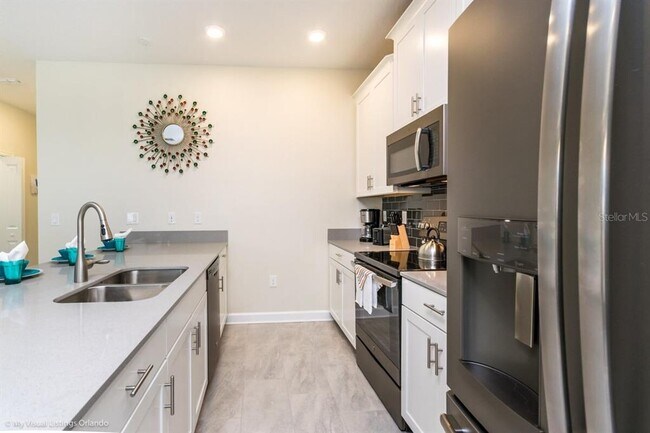 Building Photo - 9007 Stinger Dr