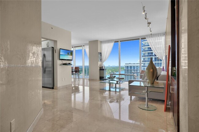 Foto del edificio - 4775 Collins Ave