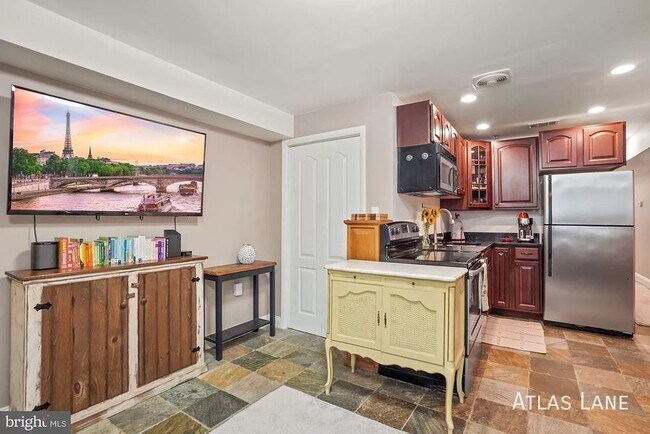 Foto del edificio - Recently Renovated// 2  Bedroom  1.5  Bath...