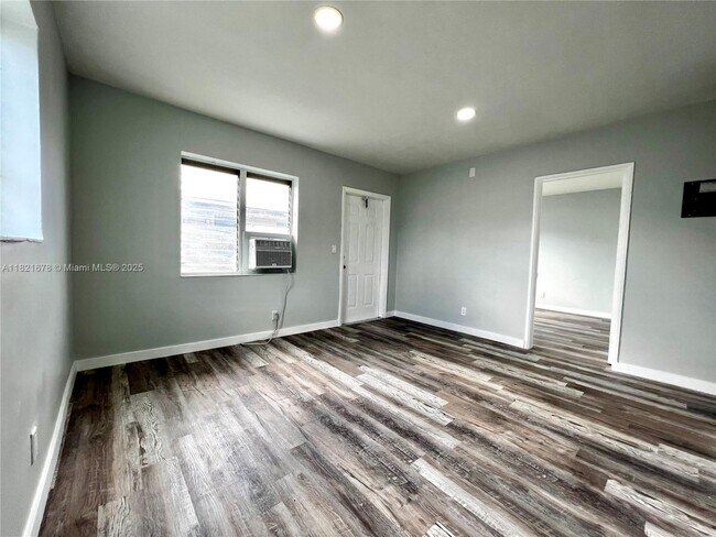 Foto del edificio - 830 NW 7th St