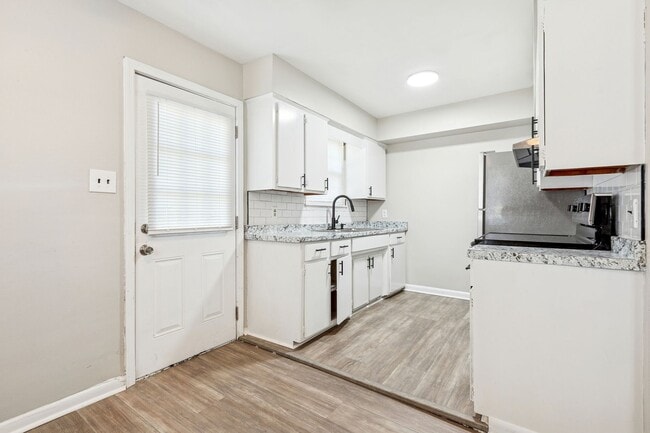 Foto del edificio - 9466 Phillip Ave