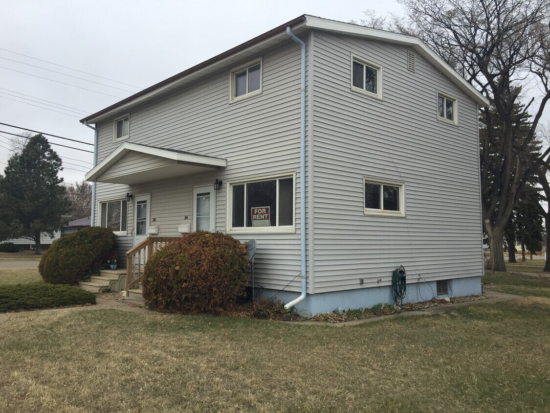 Foto principal - 316 16th Ave SW
