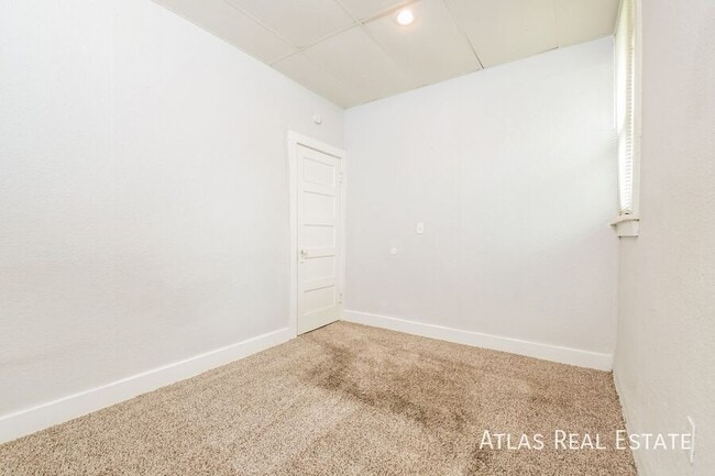 Building Photo - 861 Egbert St