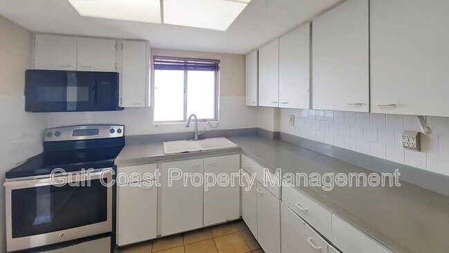 Building Photo - 4159 Lake Bayshore Dr