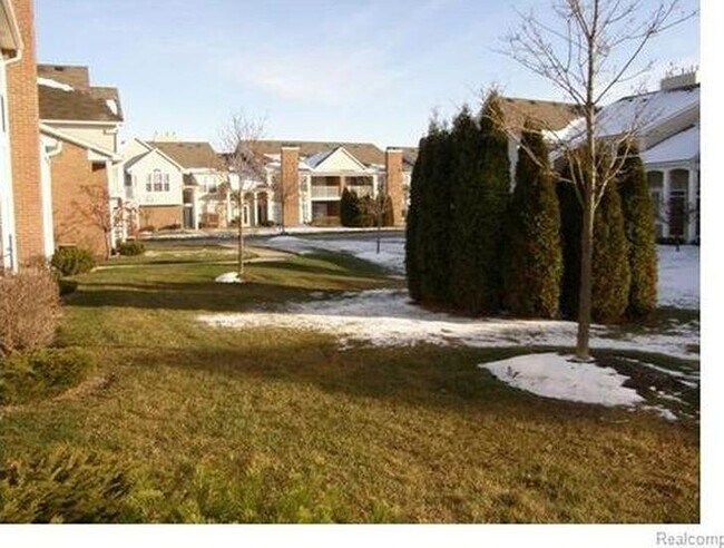 Building Photo - 5740 Pine Aires Dr