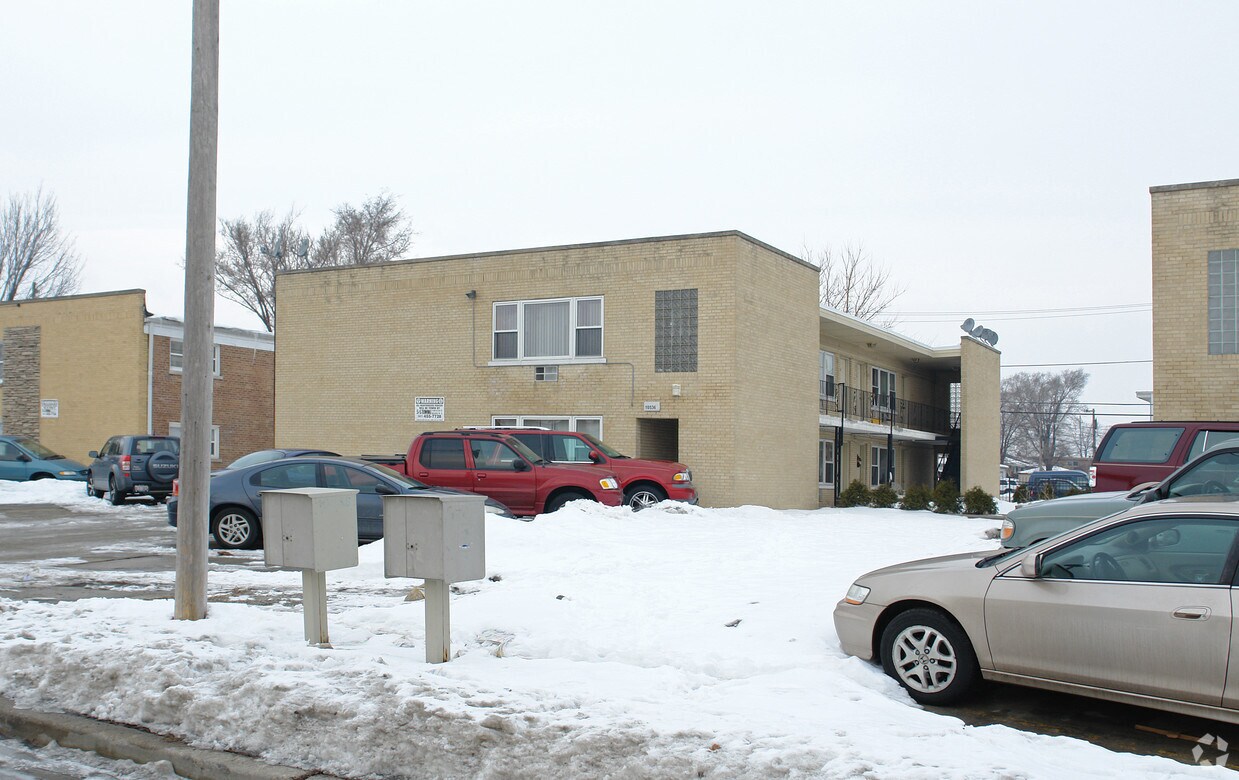 Primary Photo - 10536 Crown Rd