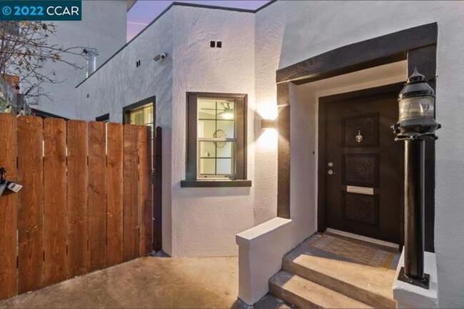 Building Photo - 1409 E 24th St