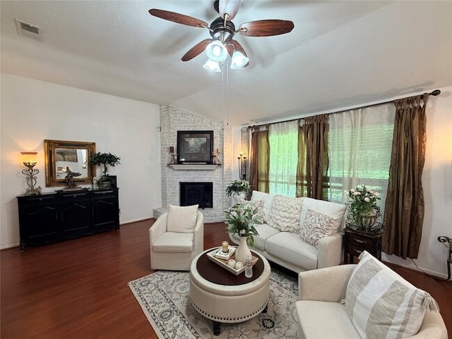 Foto del edificio - 8602 Lazy Brook Ln
