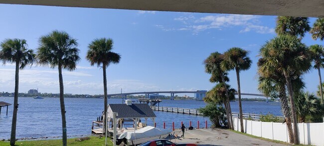 Foto del edificio - Gorgeous Sunset views. 2 bedroom 2 bath condo