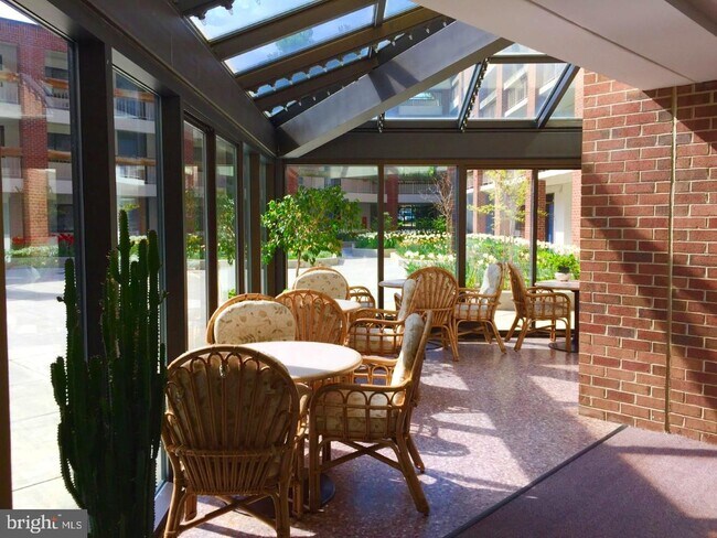 Foto del edificio - 1951 Sagewood Ln