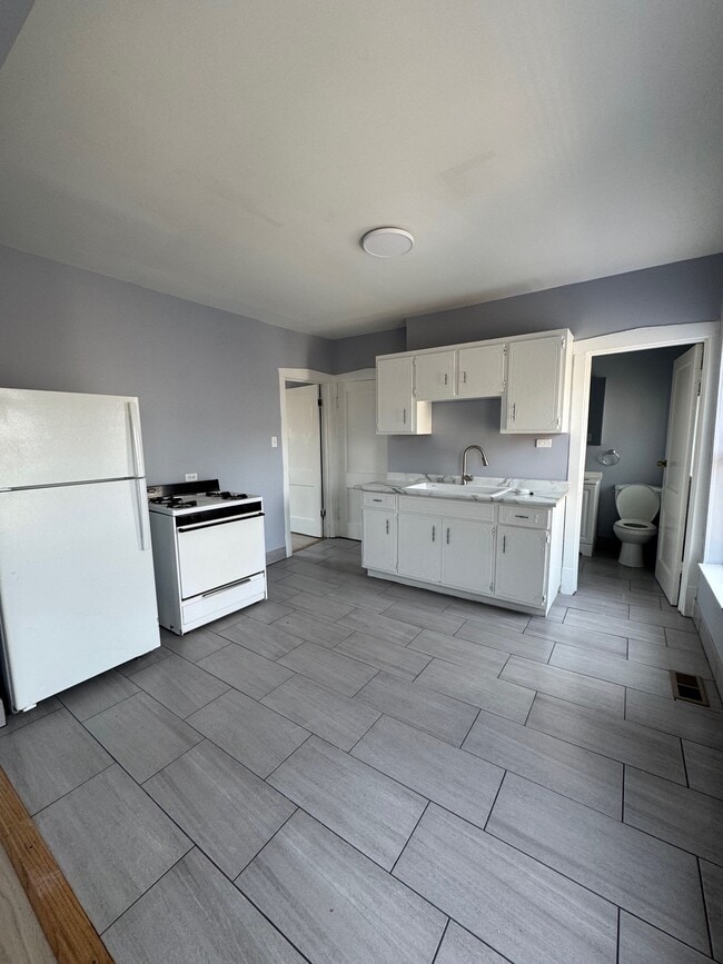 Building Photo - 4531 S Spaulding Ave