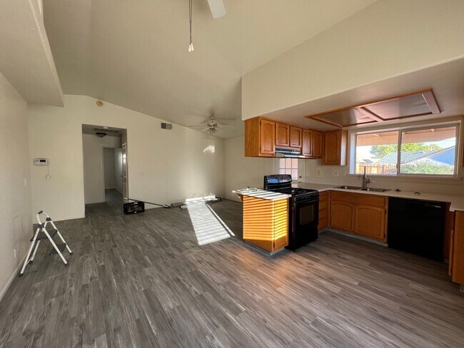 Building Photo - 420 Olive Ave