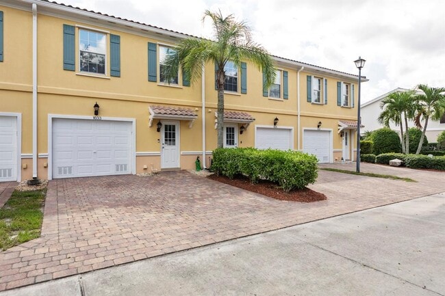 Building Photo - 1633 Napoli Dr W