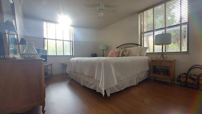 Building Photo - 14211 N Kendall Dr