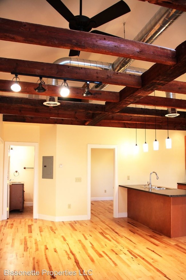 Building Photo - 108 N Winooski Ave