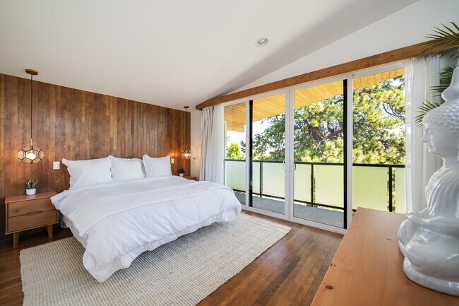 Unit B - 1 bedroom - 500 Surry Rd