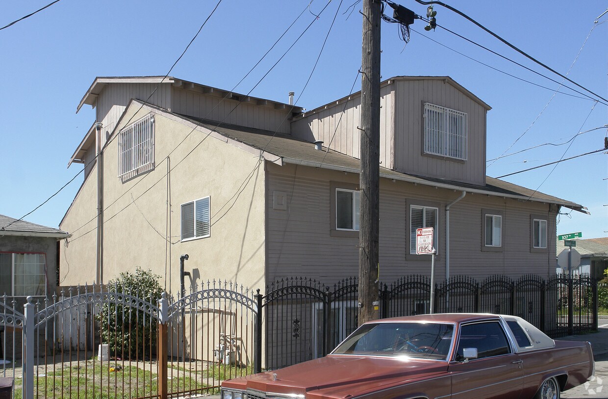 Building Photo - 880 107th Ave