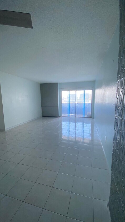 Photo - 400 Kings Point Dr (Sunny Isles Beach, FL)