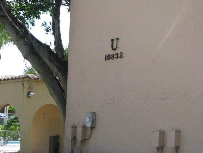 Foto del edificio - 10832 N Kendall Dr