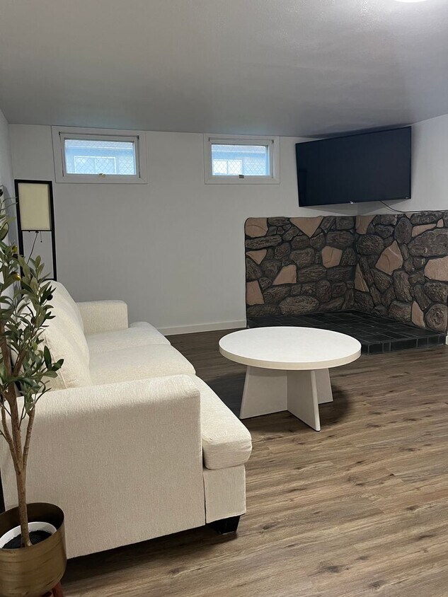 Foto del edificio - 2 Bed 1 Bath furnished