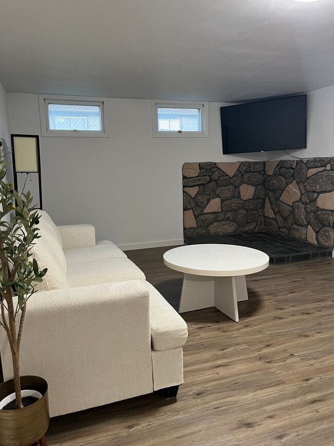 Building Photo - 2153 Fair Park Dr