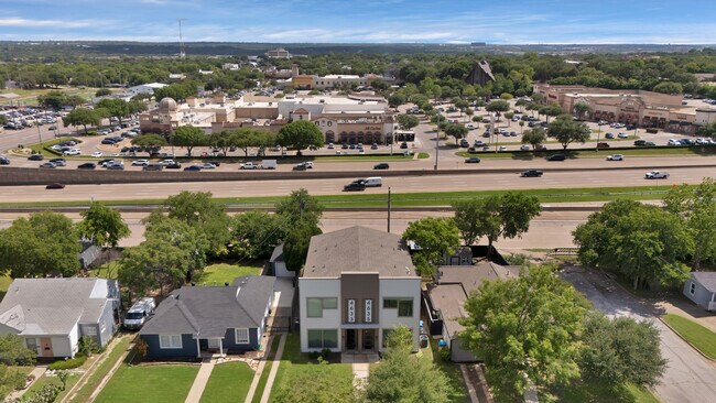Building Photo - 4633 Calmont Ave