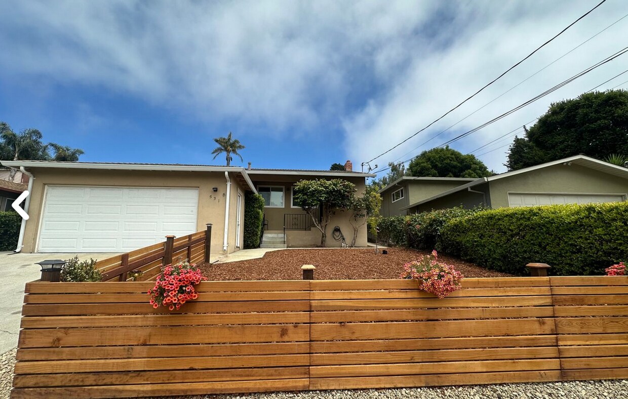 Foto principal - Coastal Living 3 bedroom home in the heart...