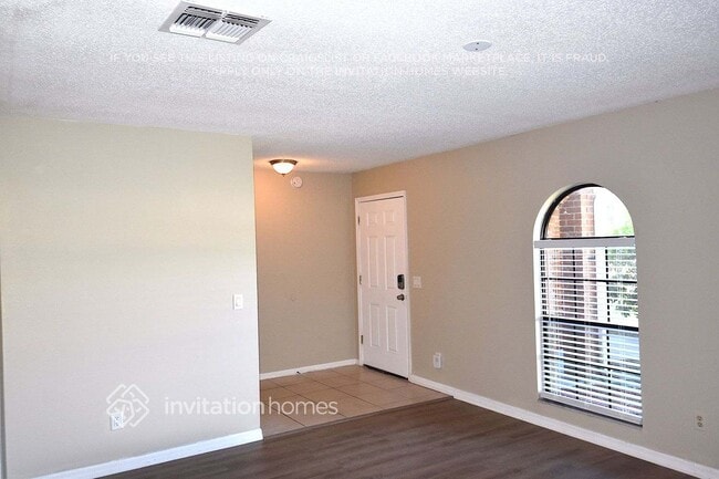 Building Photo - 963 Trumbull St