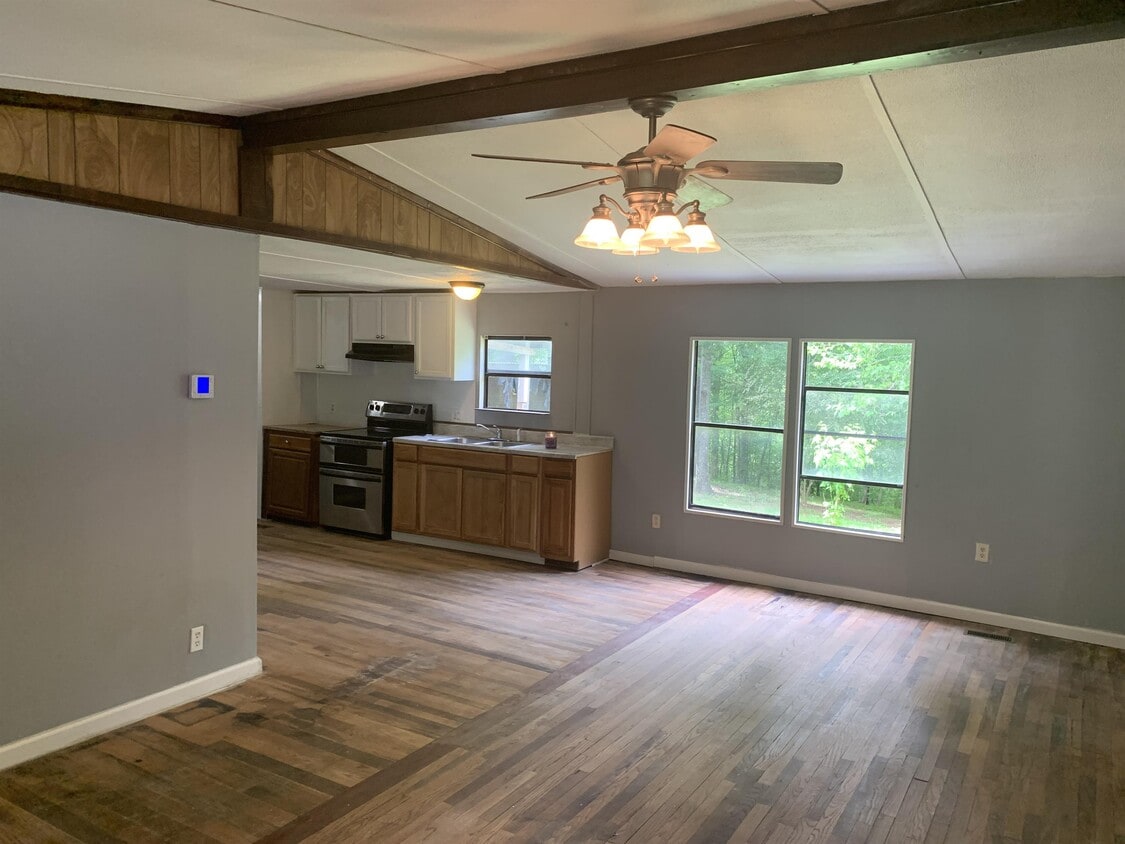 Foto del edificio - 6806 Skyview Dr SE