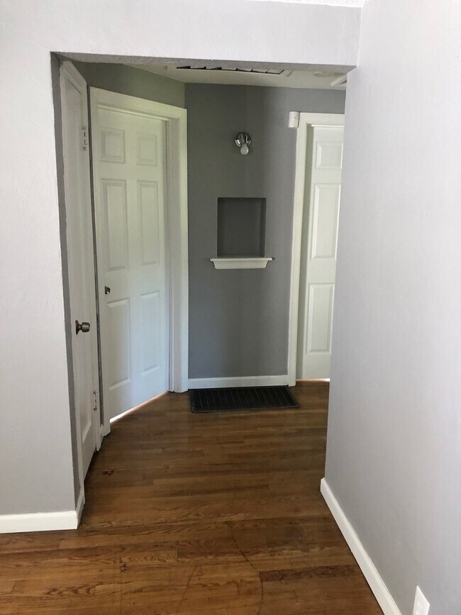 Foto del edificio - Beautiful Updated 2 Bedroom Home! A Must See!