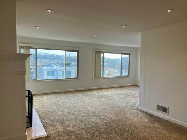 Building Photo - Sparkling 2 Bedroom 1.5 Bath - Nicely upda...