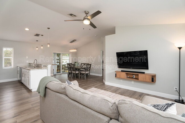 Foto del edificio - 18266 Fuchsia Rd