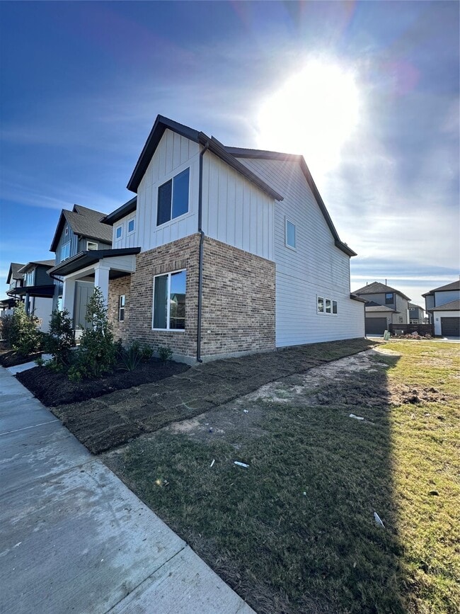 Building Photo - 18635 Parkland Row Dr