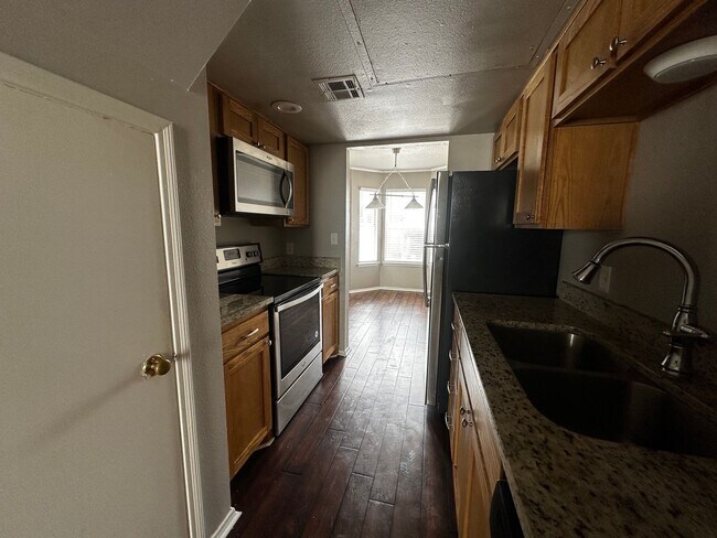 Building Photo - 600 Bagby Ave
