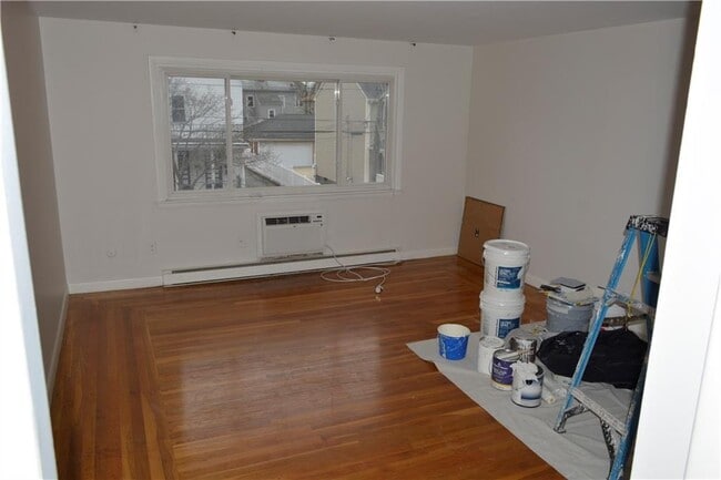 Building Photo - 145 Magnolia St