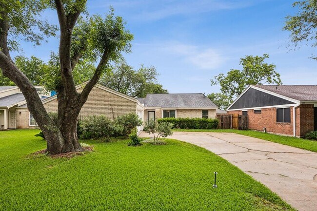 Building Photo - 515 Lynnwood Dr