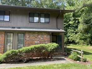 Building Photo - 606 Oak Tree Dr