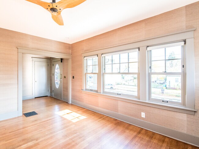 Building Photo - 4307 N Borthwick Ave