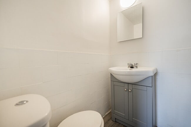 Building Photo - 5651 Boul Henri-Bourassa E